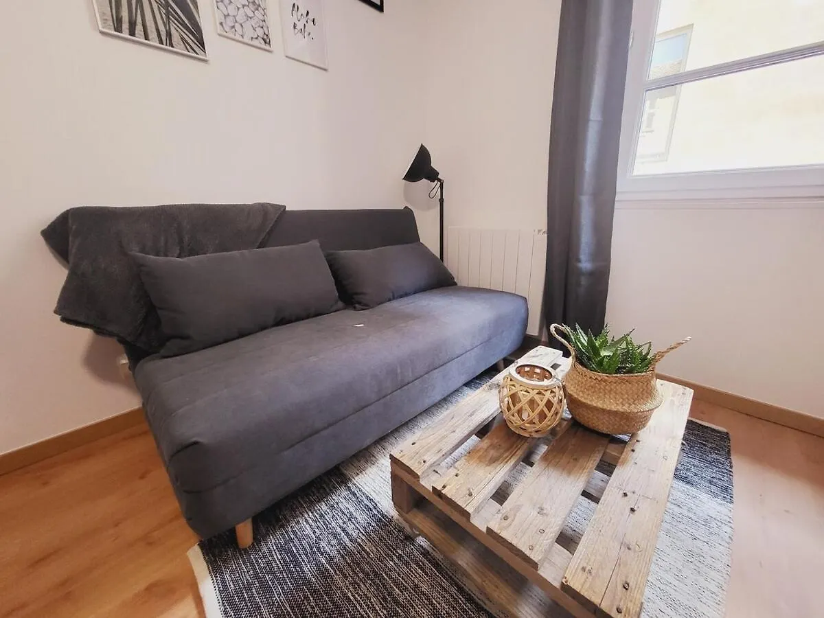 Leni, Appartement Intramuros Avignon France